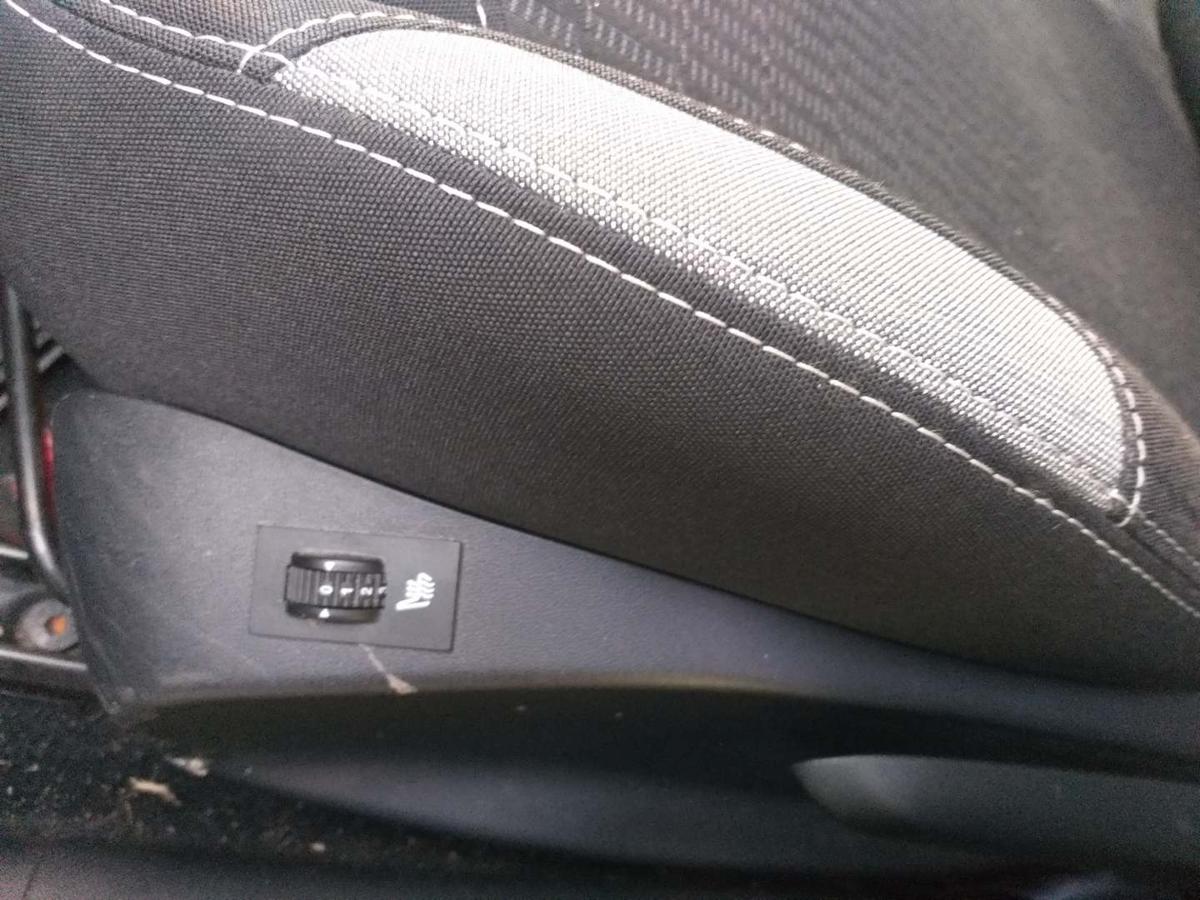 Peugeot 208 original Sitz vorn links Fahrerstz beheizt Stoff 5-T&uuml;rer Bj.2015